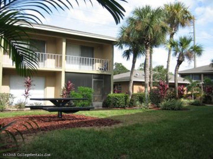 Carlyle Court apartments in Orlando, Florida